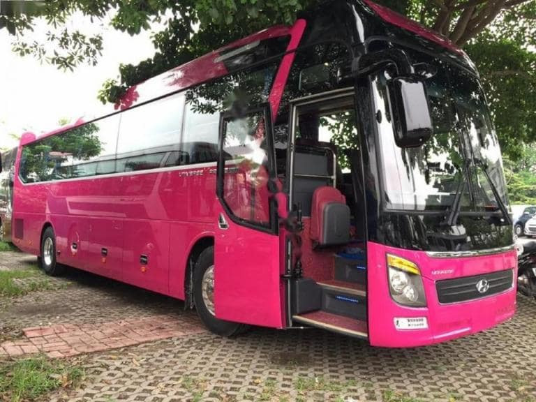 Đặt vé qua số điện thoại tổng đài Chín Tèo là hình thức được nhiều khách hàng lựa chọn vì sự nhanh chóng và tiện lợi.