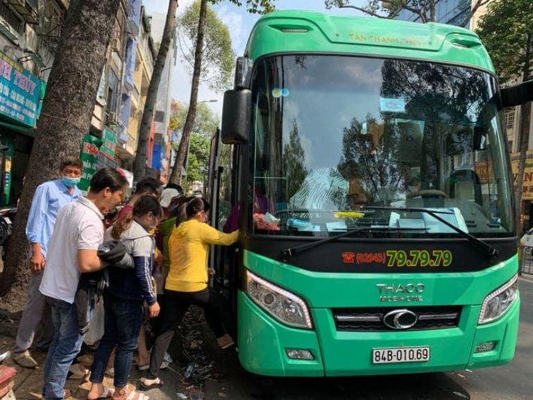 Đặt vé qua tổng đài là phương thức phổ biến và tiện lợi của nhà xe Thanh Thủy Trà Vinh
