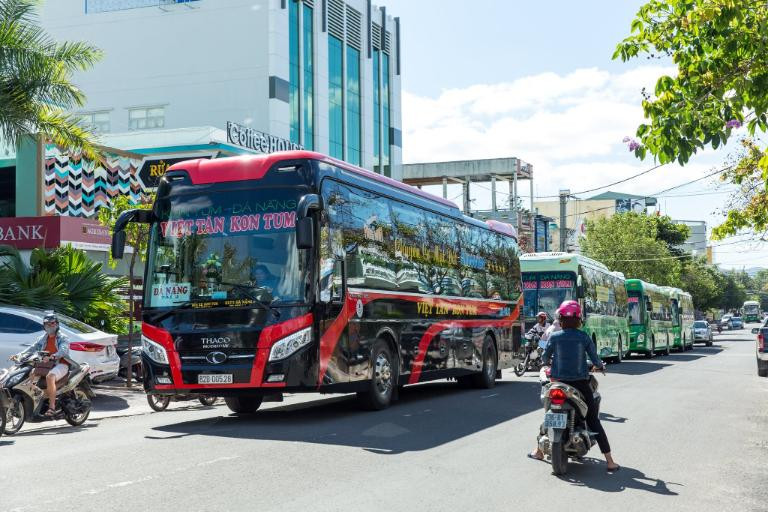 Đặt vé xe Nhà xe Việt Tân qua hotline tiện lợi