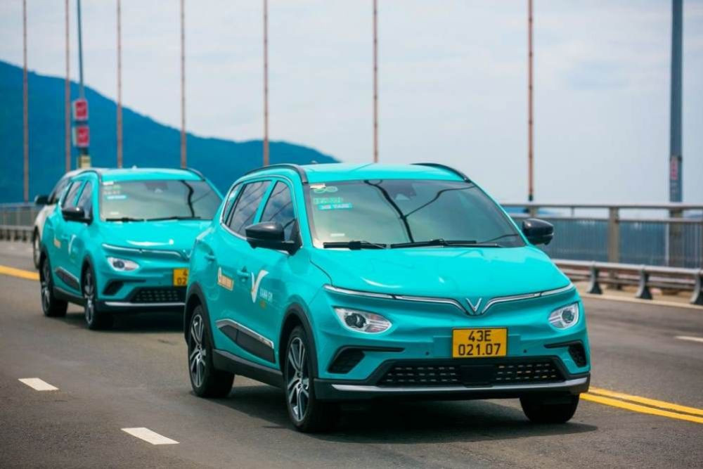 Đặt xe Xanh SM dễ dàng bằng cách gọi điện đến hotline 1900 2088