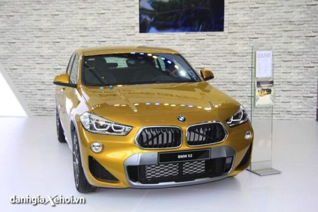 Đầu xe BMW X2 2022 với lưới tản nhiệt hình quả thận đặc trưng