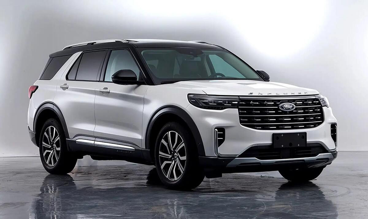 Đầu xe Ford Explorer 2023 nổi bật với lưới tản nhiệt hình quả trám