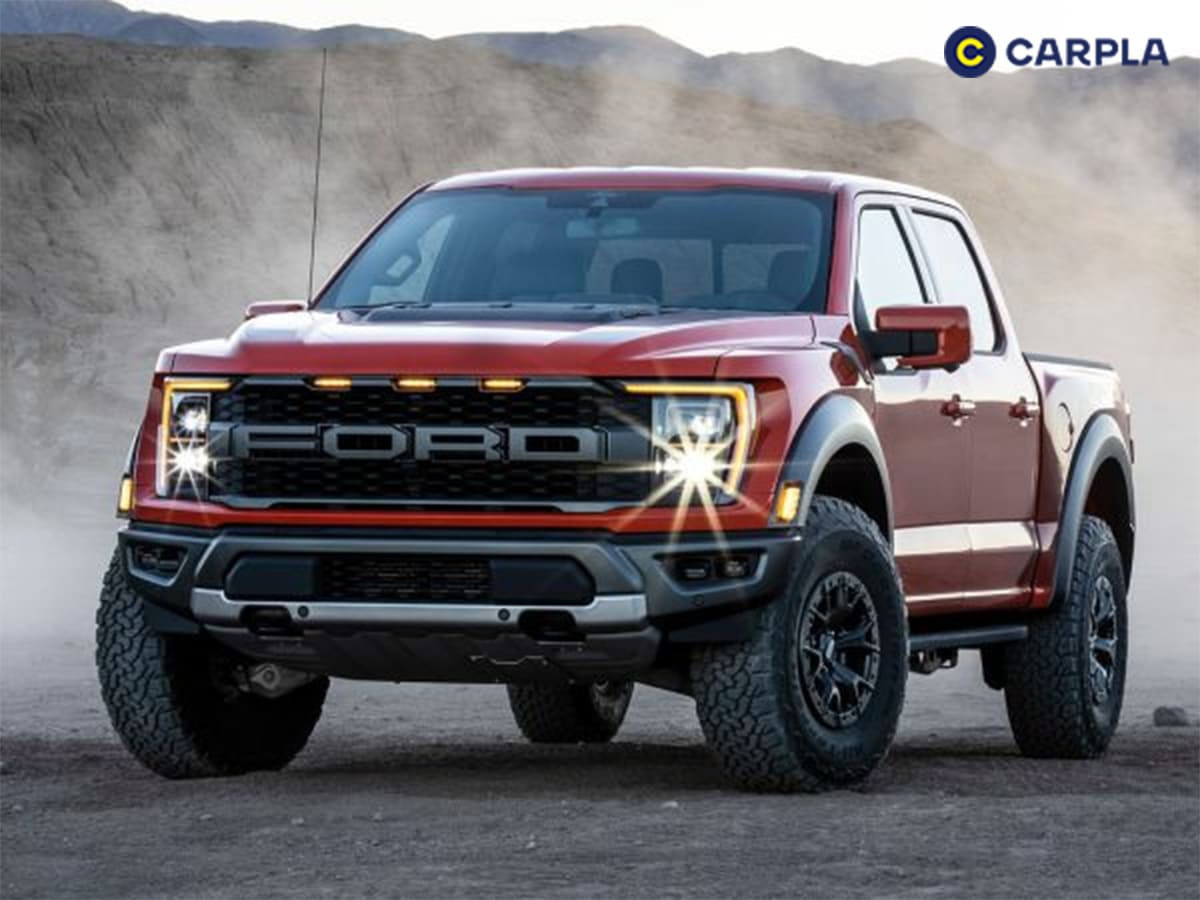 Đầu xe Ford Raptor 2022 hầm hố với lưới tản nhiệt chữ FORD nổi bật