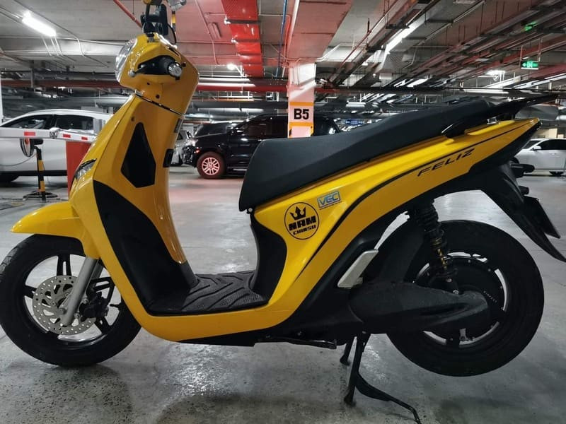 Decal xe điện với họa tiết độc đáo tạo điểm nhấn thẩm mỹ và phong cách cá nhân.