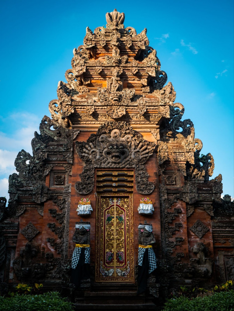 Đền nước Saraswati với kiến trúc Balinese truyền thống, điểm tham quan ở Ubud