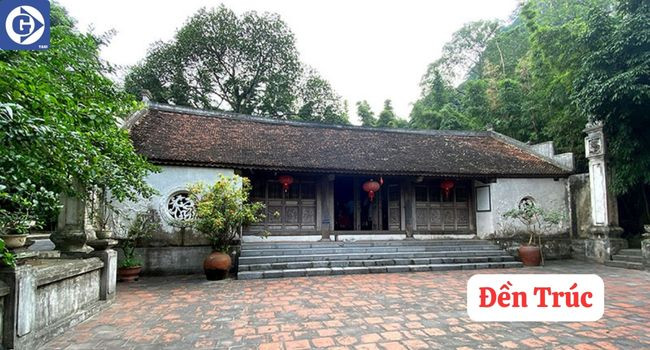 Đền Trúc cổ kính giữa vườn trúc xanh