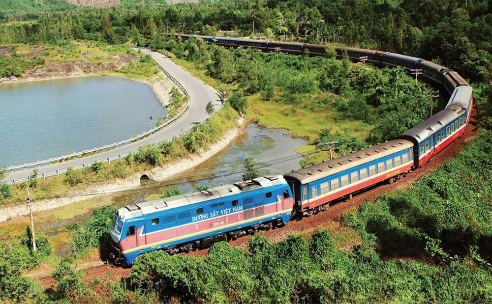 Đi tàu hỏa từ các thành phố lớn đến Phú Yên là một trải nghiệm thú vị