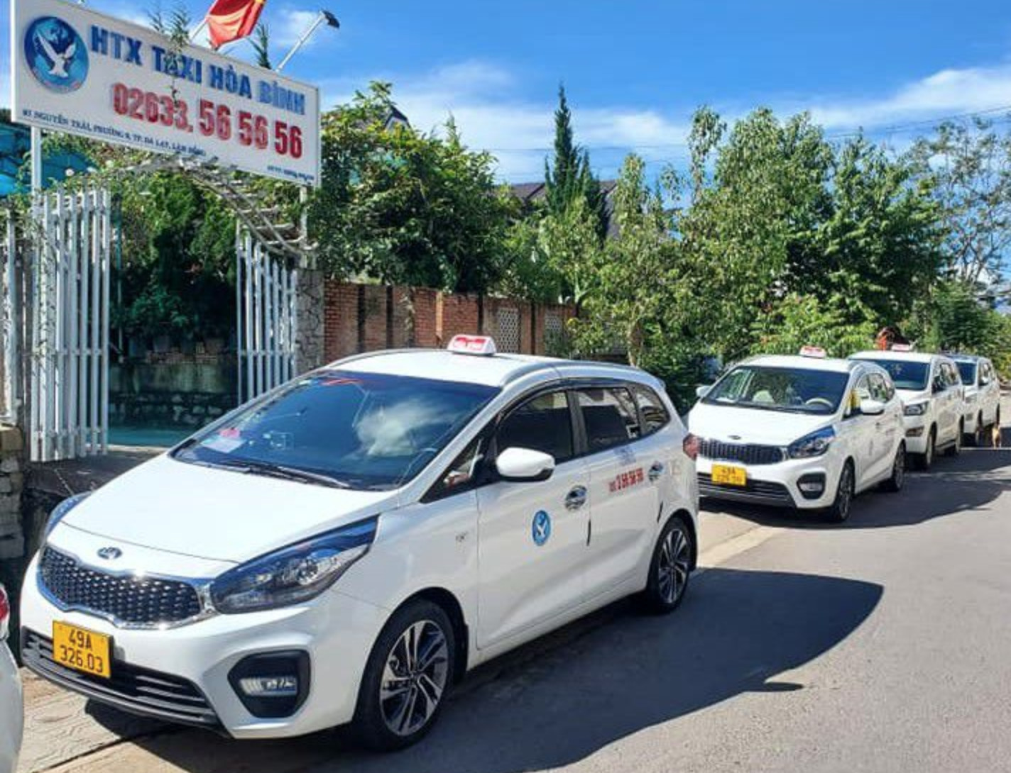 Dịch vụ taxi Hoà Bình Lâm Đồng hoạt động lâu đời và đáng tin cậy.
