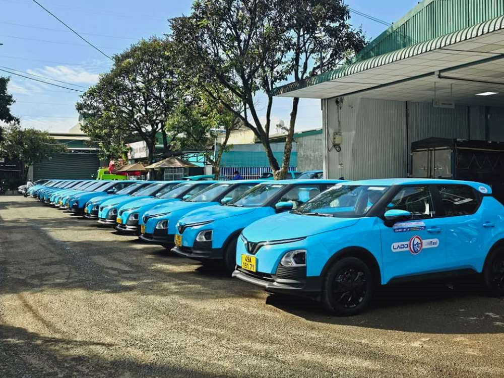 Dịch vụ taxi Lado đã chuyển sang sử dụng xe điện ở Lâm Đồng, bao gồm Bảo Lộc