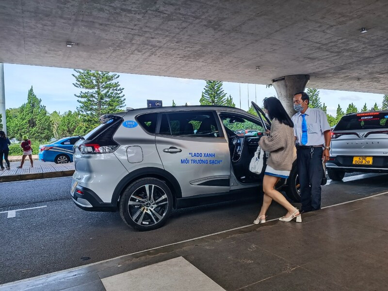 Dịch vụ taxi sân bay của Lado Taxi luôn được nhiều khách hàng tin dùng và lựa chọn