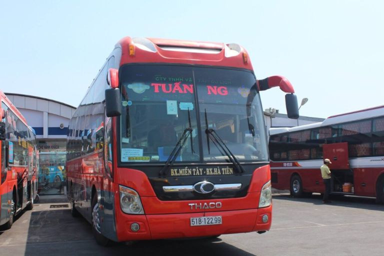 Dịch vụ vận chuyển hàng hóa của nhà xe Tuấn Tú tại văn phòng