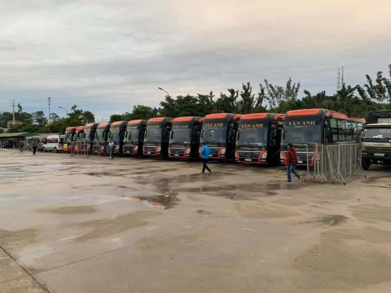 Diện tích rộng rãi bãi đỗ xe Bến xe Năm Căn Cà Mau