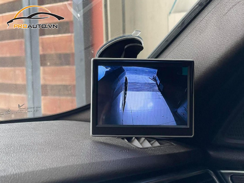Điều khiển hoặc xem hình ảnh camera cập lề trên màn hình cảm ứng