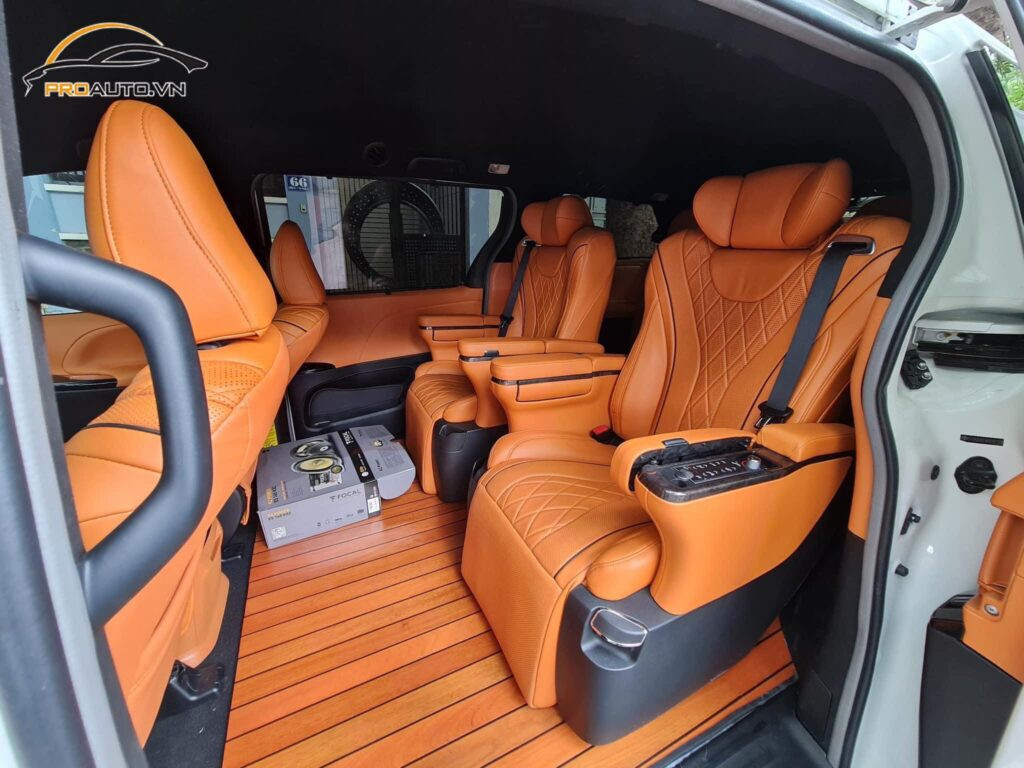 Độ ghế Limousine bổ sung tính năng chỉnh điện tiện lợi