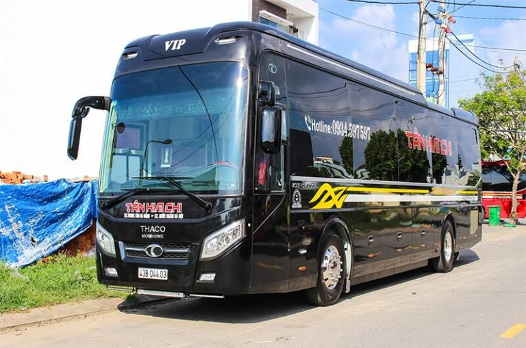 Đoạn đường cao tốc hiện đại trên lộ trình xe khách Hà Nội Hội An