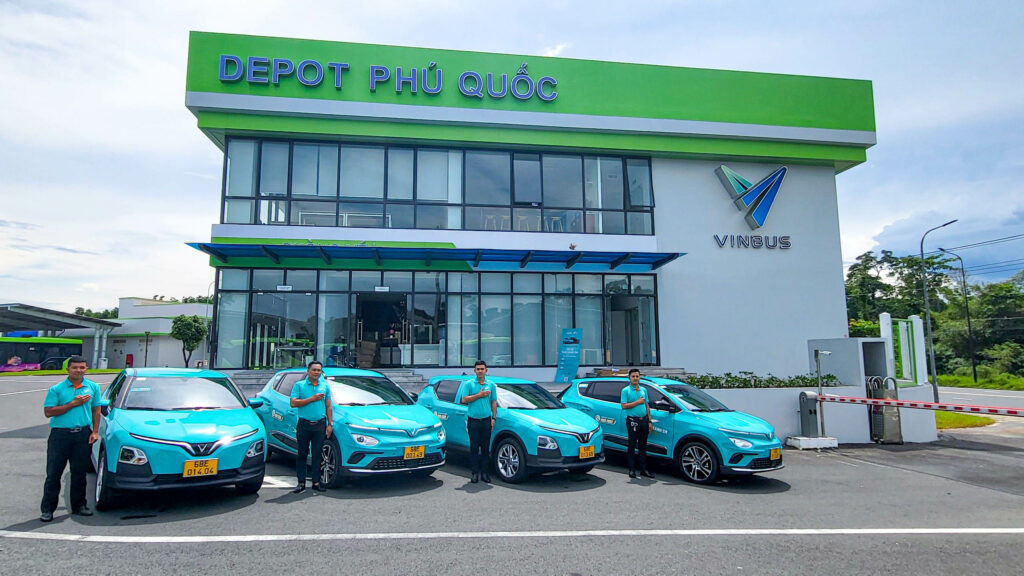 Đội hình taxi xanh Phú Quốc từ Xanh SM với các xe điện VinFast hiện đại
