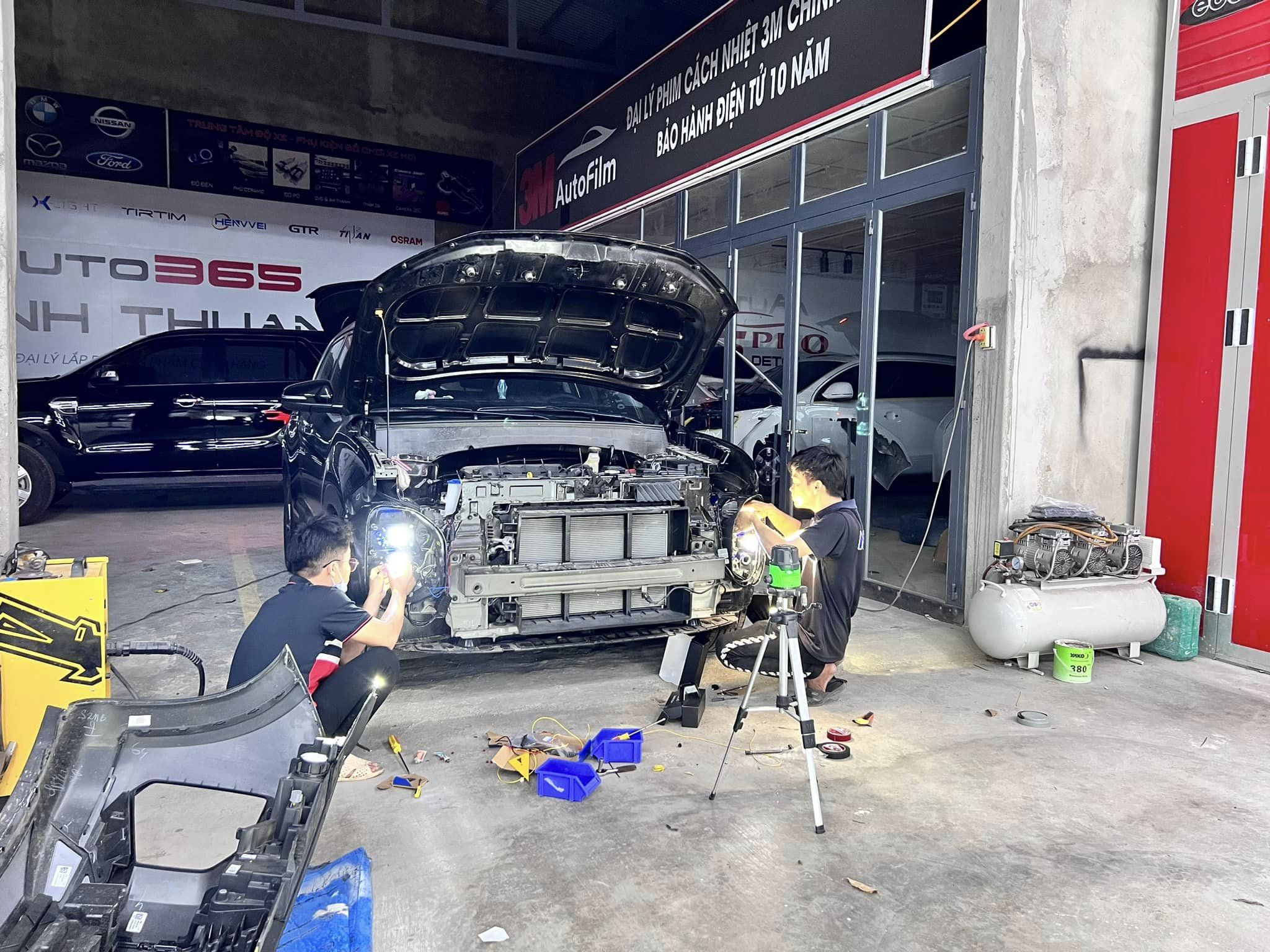 Đội ngũ kỹ thuật viên chuyên nghiệp tại Auto365 Ninh Thuận