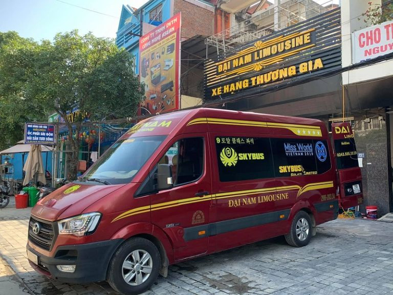 Đội ngũ nhân viên chuyên nghiệp sẵn sàng phục vụ hành khách đi xe Đại Nam