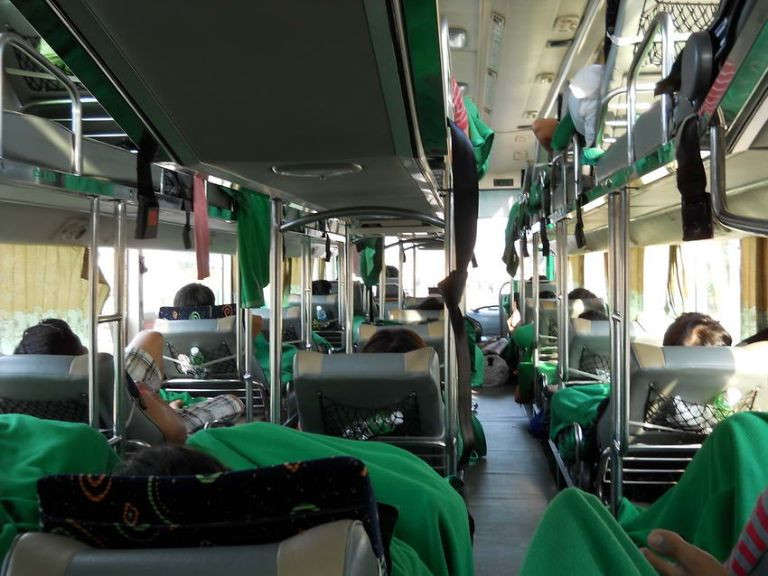 Đội ngũ nhân viên nhà xe Mai Linh chuyên nghiệp sẵn sàng phục vụ