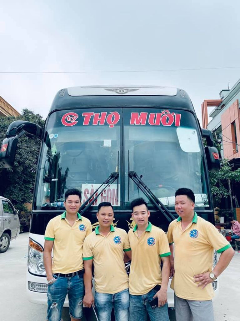 Đội ngũ nhân viên tận tâm của nhà xe Thọ Mười luôn sẵn sàng hỗ trợ hành khách trên tuyến Sài Gòn Vinh.