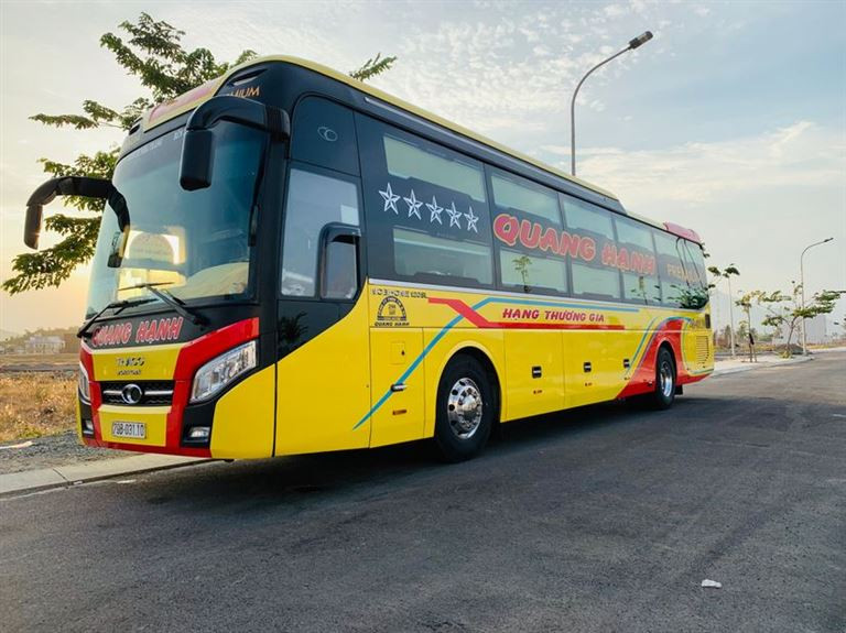 Đội ngũ nhân viên tận tình của xe khách Quang Hạnh
