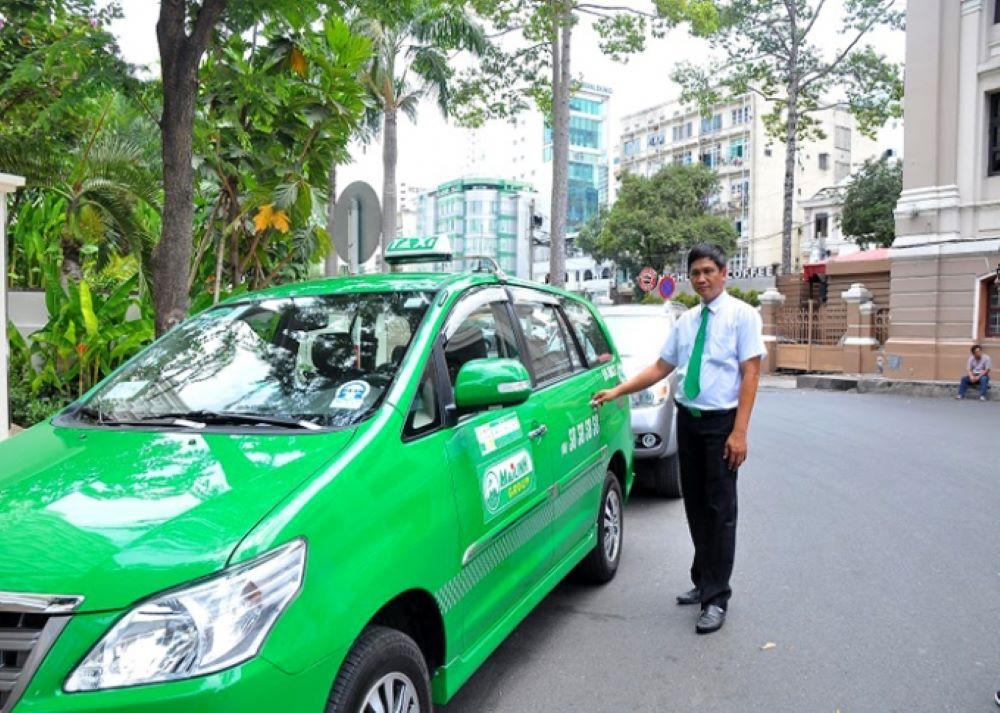 Đội ngũ nhân viên taxi Mai Linh Vĩnh Bảo chuyên nghiệp với thái độ phục vụ tận tâm luôn sẵn sàng hỗ trợ khách hàng.