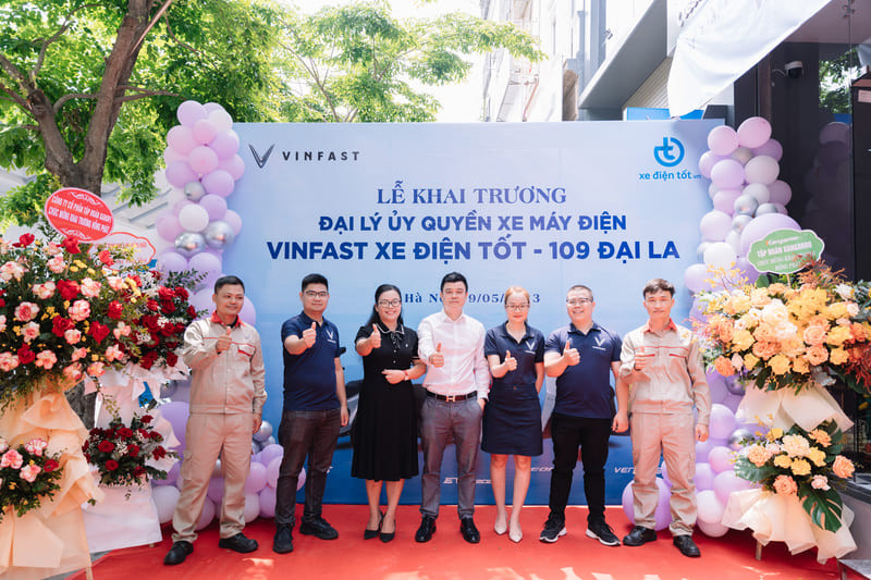 Đội ngũ nhân viên tư vấn xe điện VinFast chuyên nghiệp