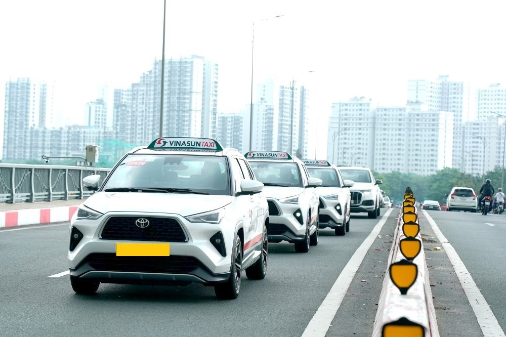 Đội ngũ tài xế chuyên nghiệp và xe sang trọng của Taxi Vinasun