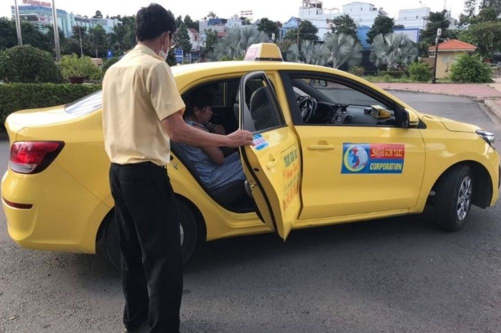 Đội ngũ tài xế Sài Gòn Taxi phục vụ chu đáo, nhiệt tình tại Cẩm Mỹ Đồng Nai