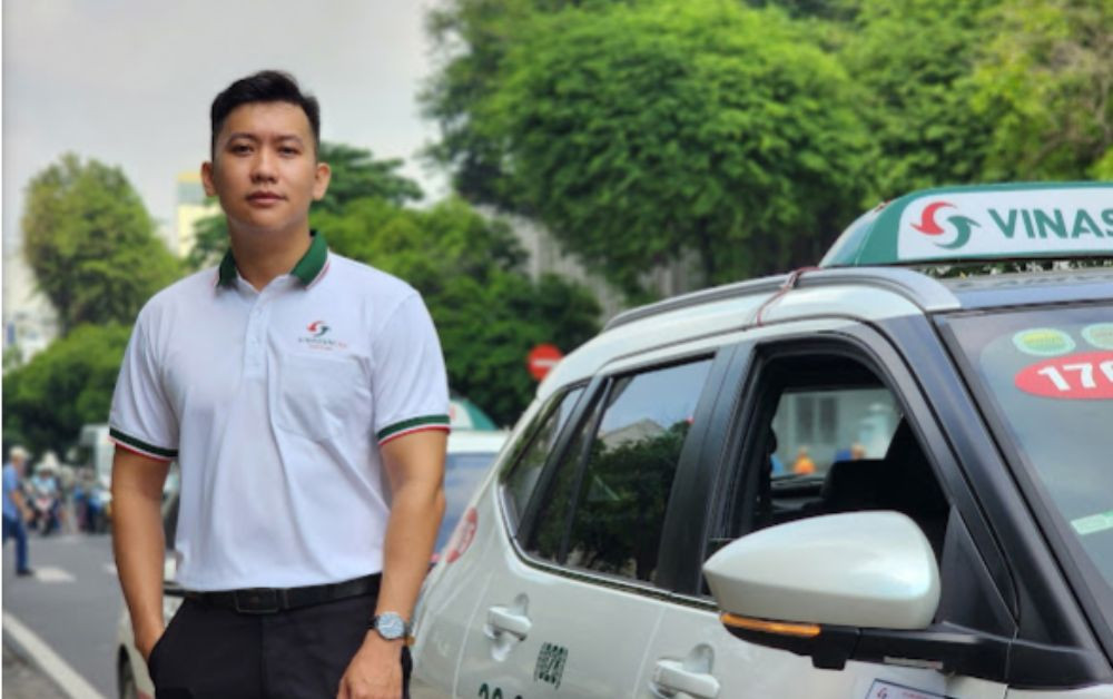 Đội ngũ tài xế taxi Vinasun chuyên nghiệp và tận tâm phục vụ khách hàng Định Quán