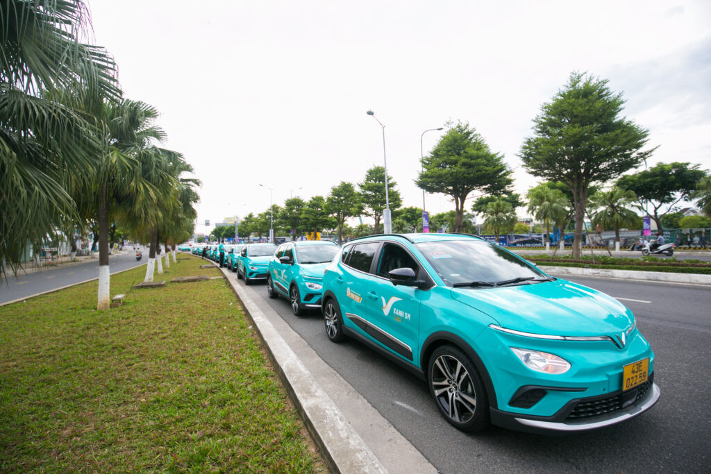 Đội ngũ taxi điện Xanh SM tại Quảng Nam sẵn sàng phục vụ du khách và người dân địa phương