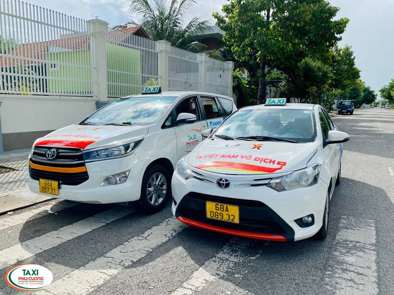 Đội ngũ taxi Phú Cường tại Rạch Giá, Kiên Giang, sẵn sàng phục vụ hành khách với chất lượng xe và tài xế chuyên nghiệp, dễ dàng liên hệ qua số điện thoại taxi.