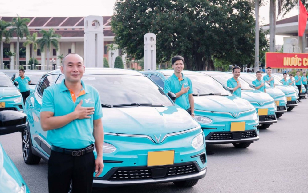Đội ngũ taxi Xanh SM sẵn sàng phục vụ hành khách tại Đông Hà