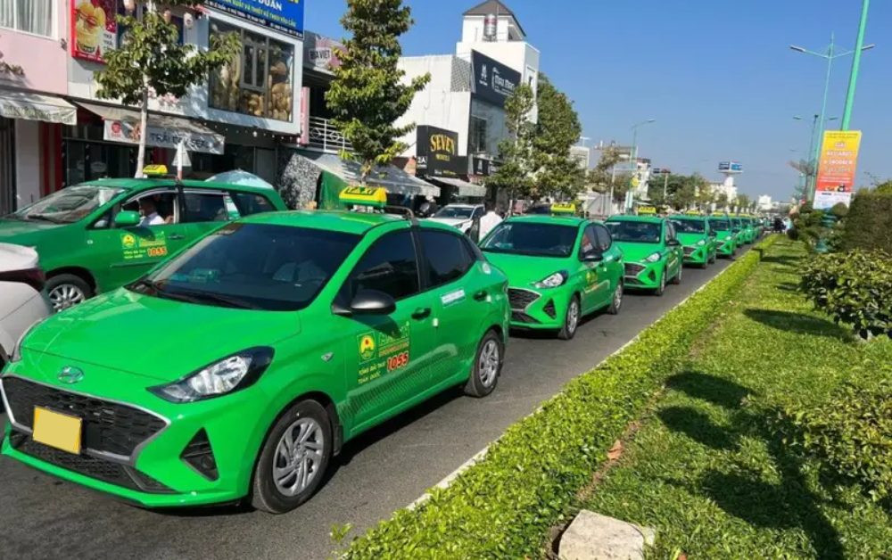 Đội ngũ xe Mai Linh hùng hậu, sẵn sàng phục vụ 24/7 qua tổng đài taxi Núi Thành