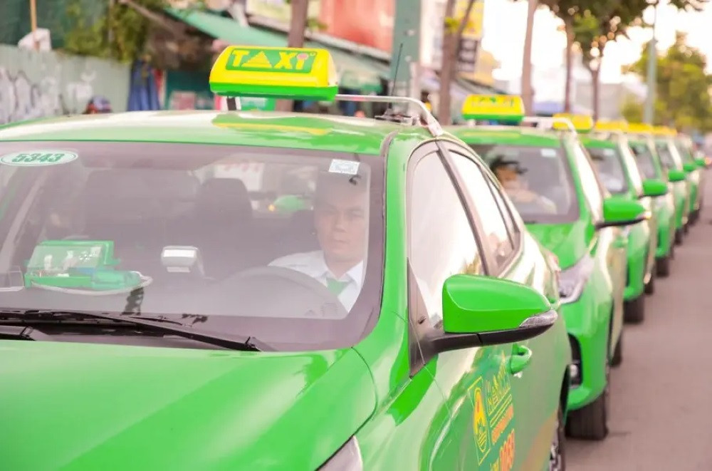 Đội ngũ xe taxi đa dạng, sẵn sàng phục vụ nhu cầu đặt grab taxi Đức Trọng và các chuyến đi khác.
