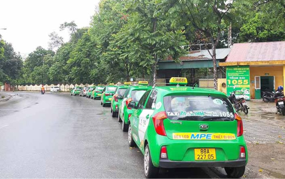 Đội xe 4 chỗ của Taxi Mai Linh hoạt động tại Yên Lạc Vĩnh Phúc