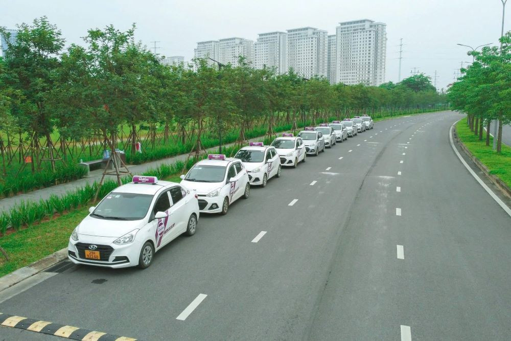 Đội xe của Taxi Quê Lụa được khách hàng tại Hà Đông tin tưởng.