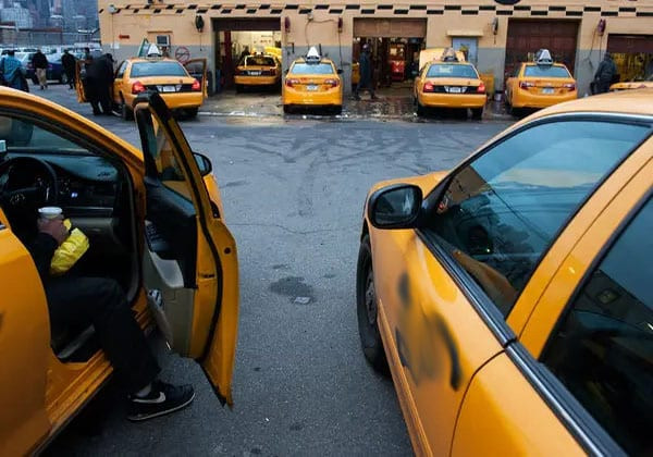 Đội xe đa dạng của dịch vụ taxi ở Phú Bình, Thái Nguyên