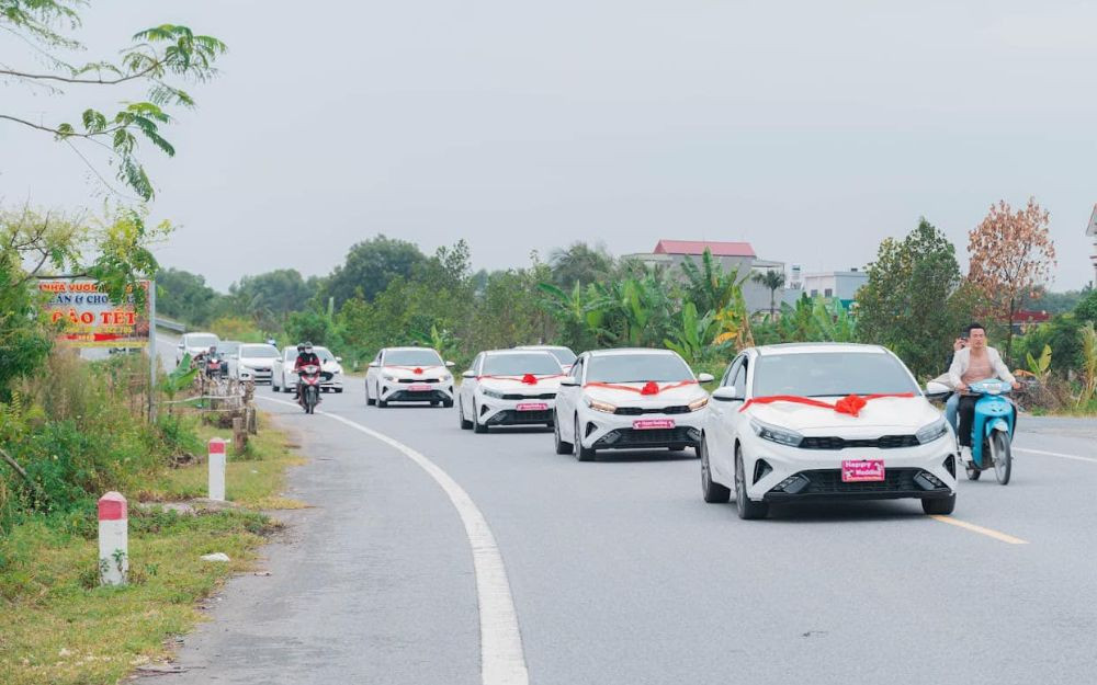 Đội xe đa dạng của taxi Vĩnh Bảo