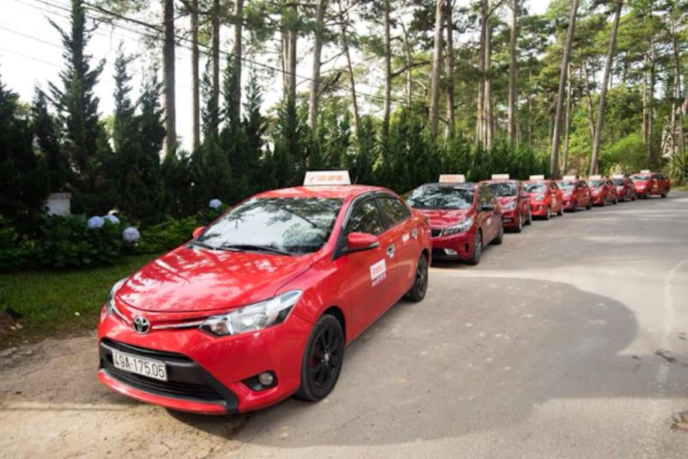 Đội xe hiện đại của Taxi Sao Đỏ Ninh Thuận