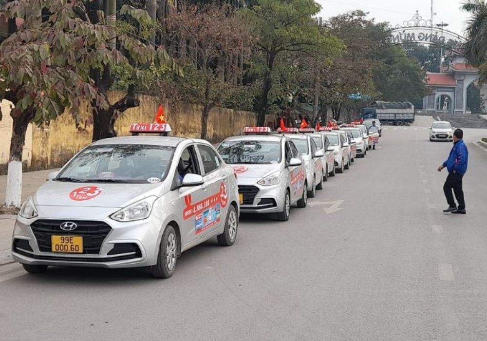 Đội xe hùng hậu của Taxi 123 Thuận Thành sẵn sàng phục vụ 24/7