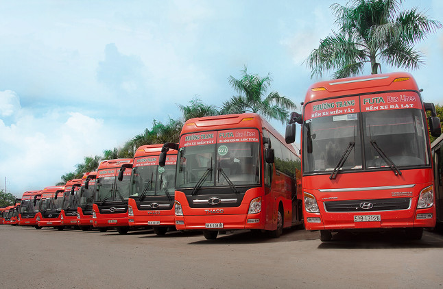 Đội xe khách Phương Trang màu cam phủ sóng rộng khắp Việt Nam