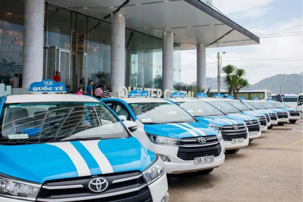 Đội xe lớn mạnh với nội thất hiện đại của dịch vụ taxi Quốc Tế