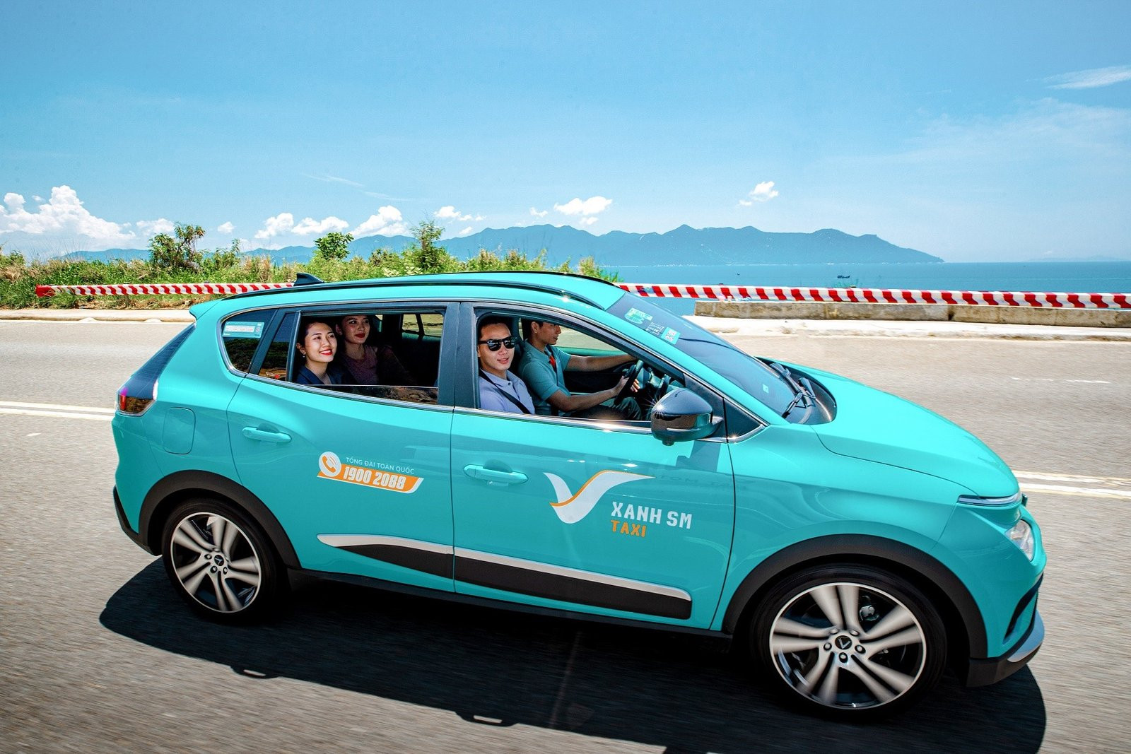 Đội xe Taxi Biển Xanh hiện đại phục vụ di chuyển tới bệnh viện tỉnh Ninh Thuận