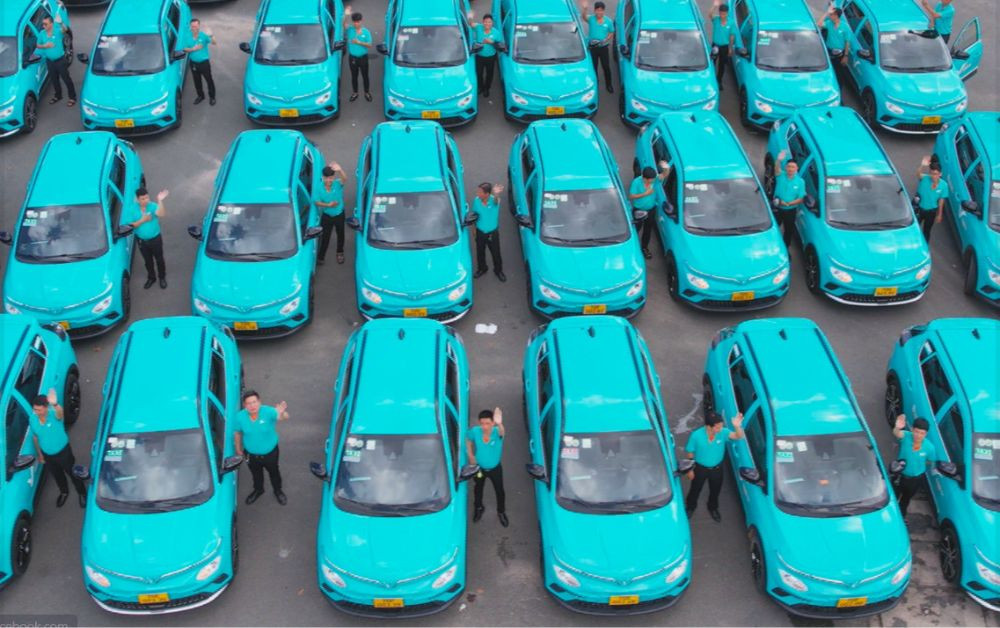 Đội xe taxi điện của hãng Xanh SM với quy mô lớn, luôn sẵn sàng phục vụ