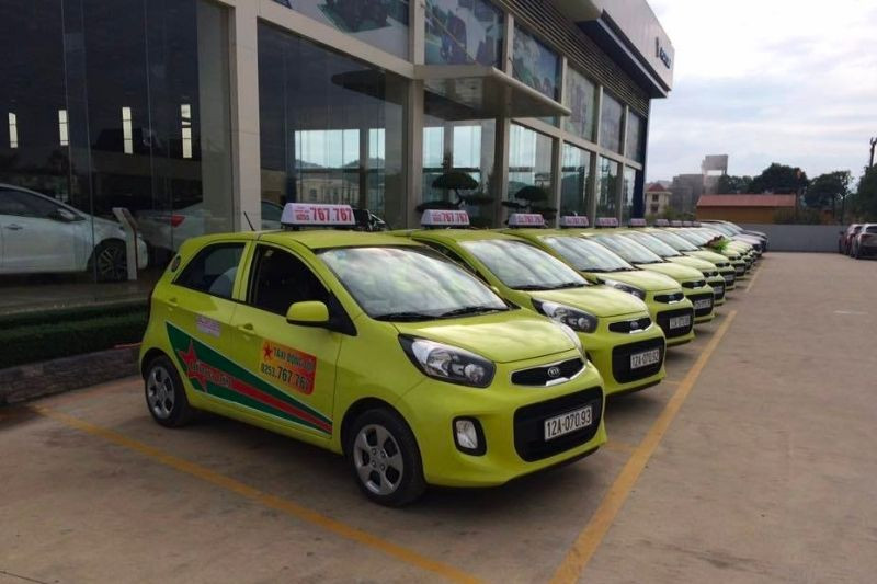 Đội xe taxi Đồng Đội Lạng Sơn sẵn sàng phục vụ khách hàng với đa dạng loại hình xe.