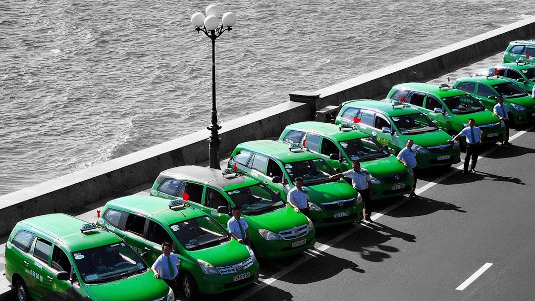 Đội xe Taxi Mai Linh màu xanh lá cây hoạt động rộng khắp tại Cao Lãnh, một lựa chọn đáng tin cậy.