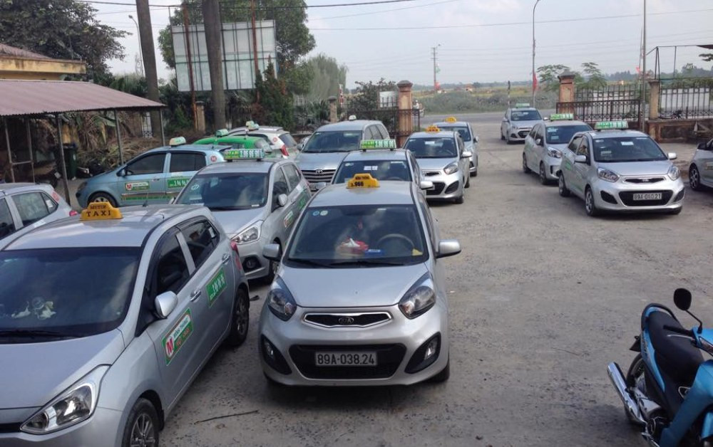 Đội xe taxi Minh Thông với số lượng lớn sẵn sàng phục vụ tại Văn Lâm Hưng Yên