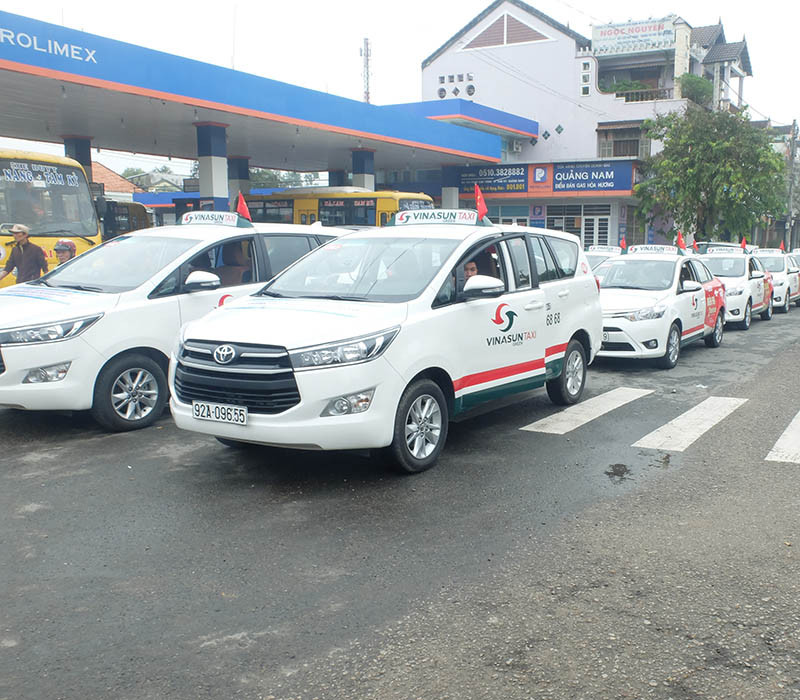 Đội xe Taxi Vinasun Thái Bình màu xanh quen thuộc
