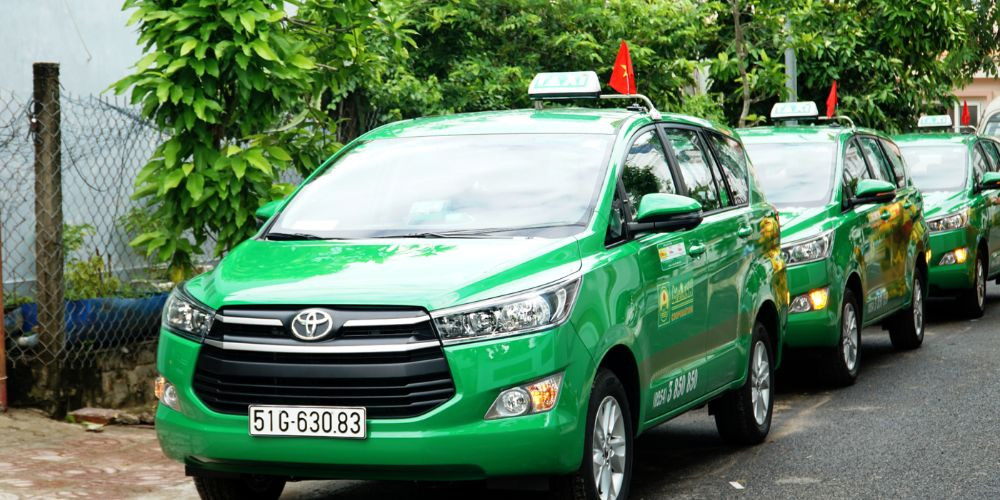 Đội xe và thương hiệu taxi Mai Linh quen thuộc trên mọi nẻo đường Hạ Long
